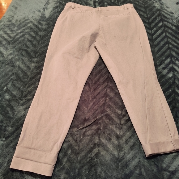 Gap Women pants. Size 12. Color green. Good condition. - Picture 5 of 10